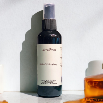 Body mist Almond wheat & honey on a white surface with a light background