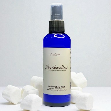 Body mist Marshmallow surrounded by marshmallows